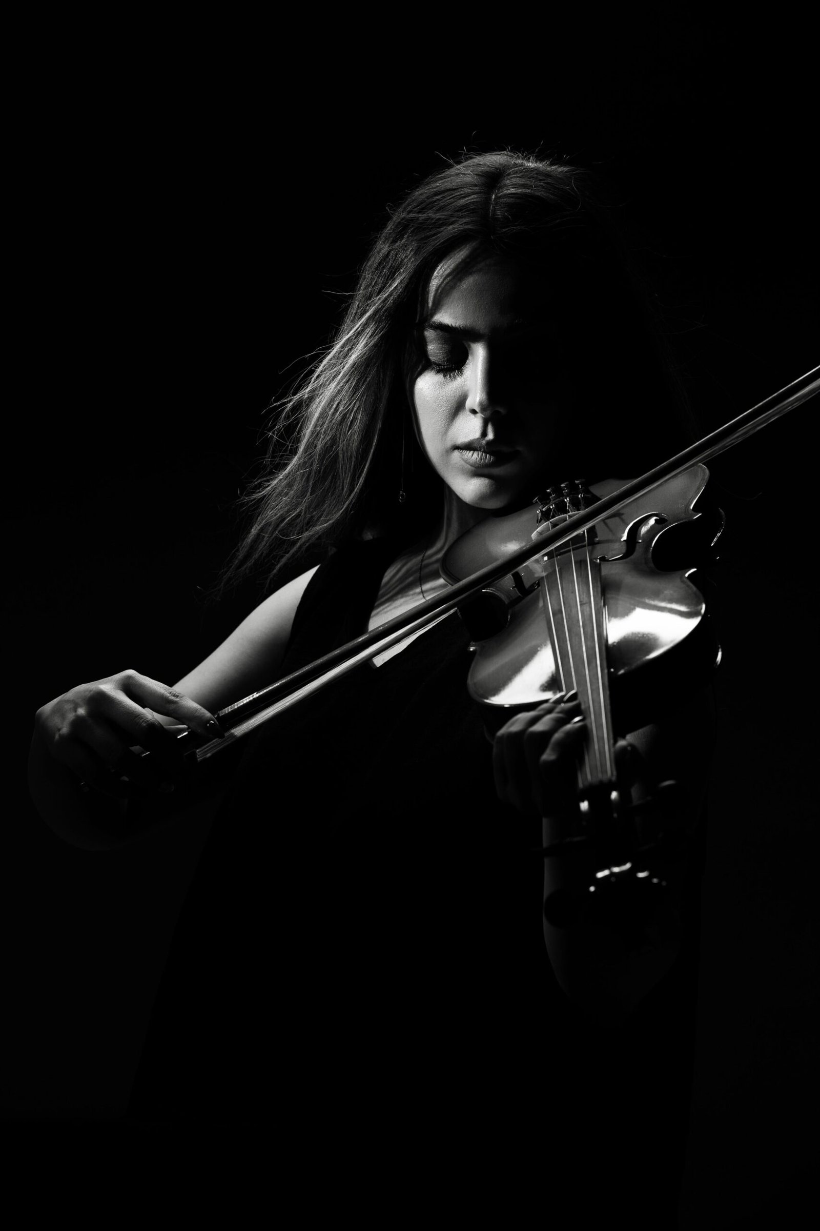 Correct body posture is the basic requirement in playing violin. We teach our students appropriate positioning of the body including a relaxed right hand, wrist, and fingers. Practicing scales, learning to read music and correct bow pressure are some of the highlights of our violin classes.