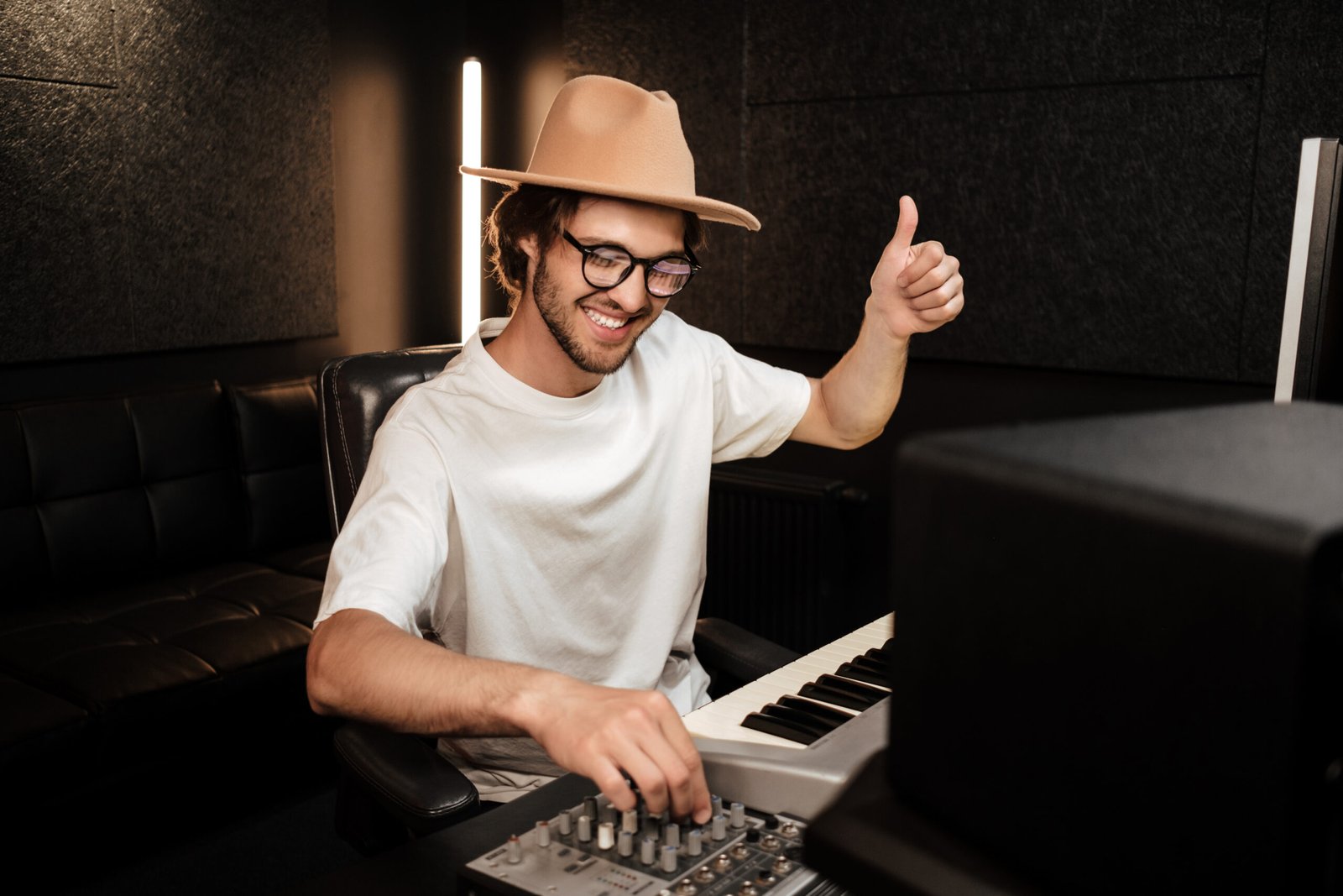 Our Keyboard lessons include basic techniques like hand posture, finger placement, and understanding how to play with both hand using chord technic and accompaniment with Style and Voicing. We teach our students to interpret musical notation, including notes, rhythms, and dynamics. Students also get to learn how to play with both hands simultaneously, which is essential for a perfect presentation.